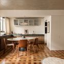 Apartamento Floresta / VAGA arquitetura - Fotografía interior, Renovación, Cocina, Encimera, Iluminación, Sillas