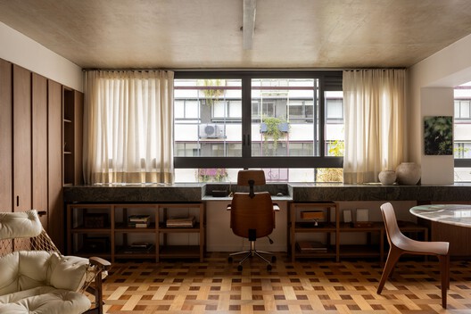 Floresta Apartment / VAGA arquitetura - Interior Photography, Wood, Table, Lighting, Chair