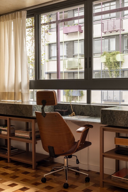 Floresta Apartment / VAGA arquitetura - Interior Photography, Wood, Lighting, Table, Chair, Glass