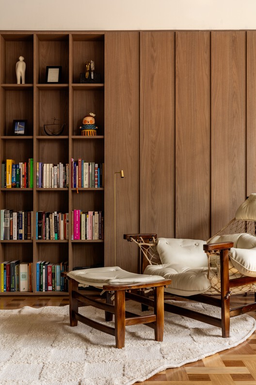 Floresta Apartment / VAGA arquitetura - Interior Photography, Closet, Shelving, Wood, Lighting