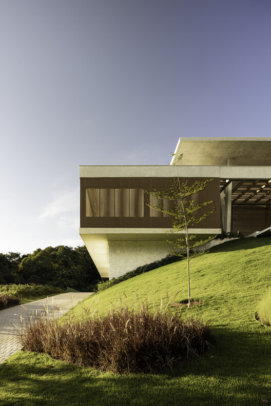 Espatódias House / Leo Romano Espatódias House / Leo Romano - Exterior Photography