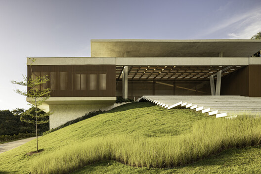 Espatódias House / Leo Romano Espatódias House / Leo Romano - Image 5 of 29