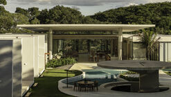 Espatódias House / Leo Romano