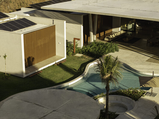 Espatódias House / Leo Romano Espatódias House / Leo Romano - Interior Photography, Courtyard