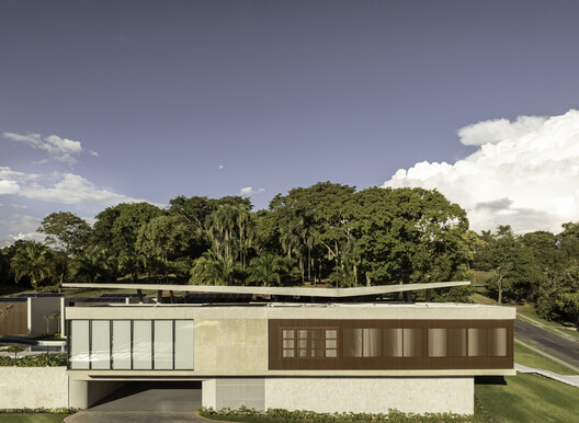 Espatódias House / Leo Romano Espatódias House / Leo Romano - Exterior Photography
