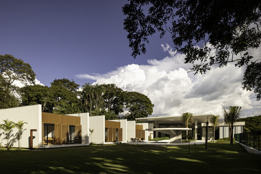 Espatódias House / Leo Romano Espatódias House / Leo Romano - Image 10 of 29