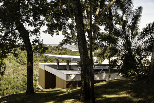 Espatódias House / Leo Romano Espatódias House / Leo Romano - Image 2 of 29