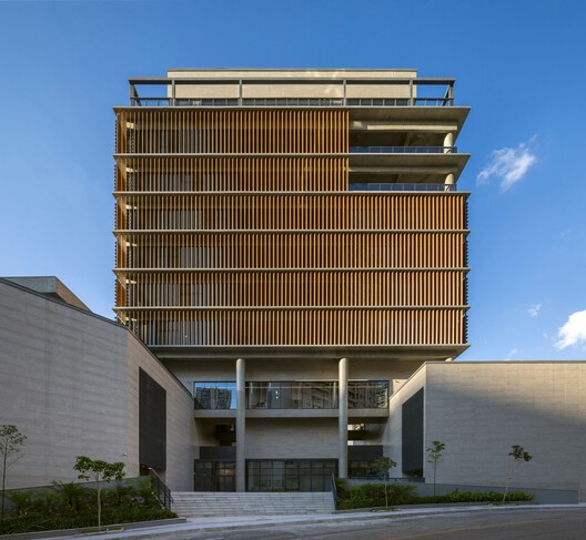 Bernoulli College Vale do Sereno / BCMF Arquitetos - Image 1 of 77