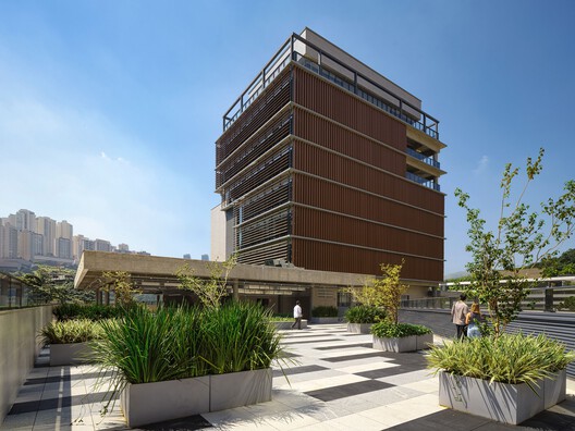 Bernoulli College Vale do Sereno / BCMF Arquitetos - Exterior Photography, Facade