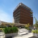 Bernoulli College Vale do Sereno / BCMF Arquitetos - Exterior Photography, Schools , Facade, Balcony
