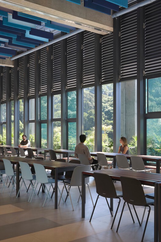 Bernoulli College Vale do Sereno / BCMF Arquitetos - Interior Photography, Dining room, Glass, Chair