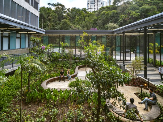 Bernoulli College Vale do Sereno / BCMF Arquitetos - Exterior Photography, Garden