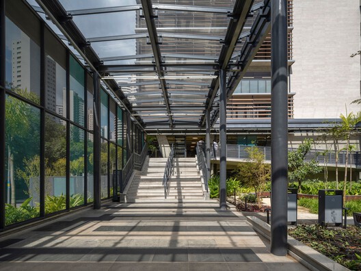 Bernoulli College Vale do Sereno / BCMF Arquitetos - Image 4 of 77