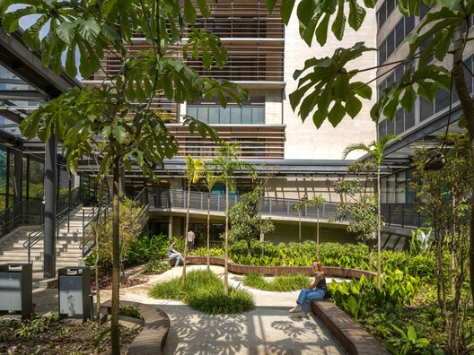 Bernoulli College Vale do Sereno / BCMF Arquitetos - Exterior Photography, Garden