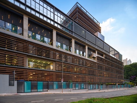 Bernoulli College Vale do Sereno / BCMF Arquitetos - Exterior Photography, Facade
