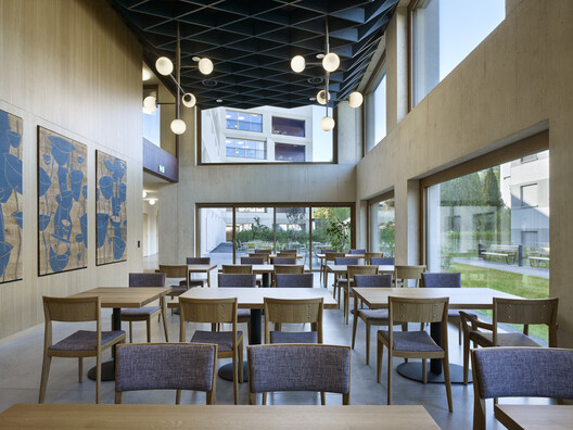 Centro de Salud Rosenthal / kit Centro de Salud Rosenthal / kit - Fotografía interior, Comedor, Madera, Sillas, Vidrio