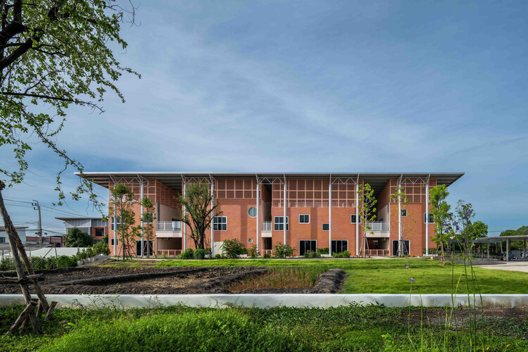 Escuela Oneness Nonthaburi / Imaginary Objects - Fotografía exterior