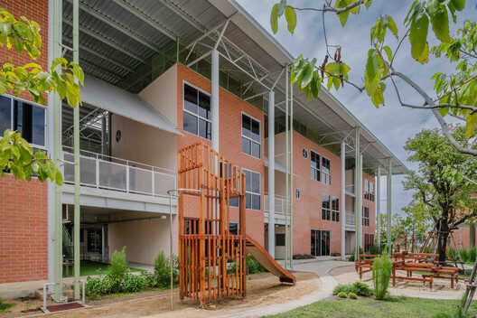 Escuela Oneness Nonthaburi / Imaginary Objects Escuela Oneness Nonthaburi / Imaginary Objects - Imagen 10 de 37