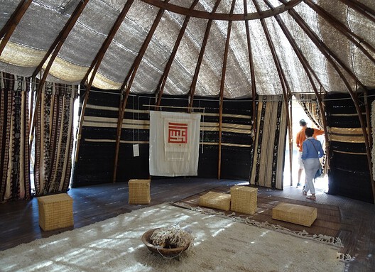 From Seasonal Escape to Permanent Elsewhere: Movement and Architecture in the Gulf From Seasonal Escape to Permanent Elsewhere: Movement and Architecture in the Gulf - Image 6 of 9