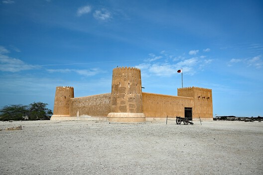 From Seasonal Escape to Permanent Elsewhere: Movement and Architecture in the Gulf From Seasonal Escape to Permanent Elsewhere: Movement and Architecture in the Gulf - Image 8 of 9