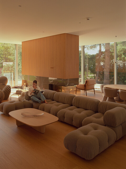 Residências Tskneti / MUA Residências Tskneti / MUA - Fotografia de Interiores, Sala de Estar, Madeira