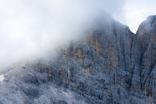 Above the Snowline: 11 Shelters Built at the Limits of Construction Above the Snowline: 11 Shelters Built at the Limits of Construction - Image 20 of 29