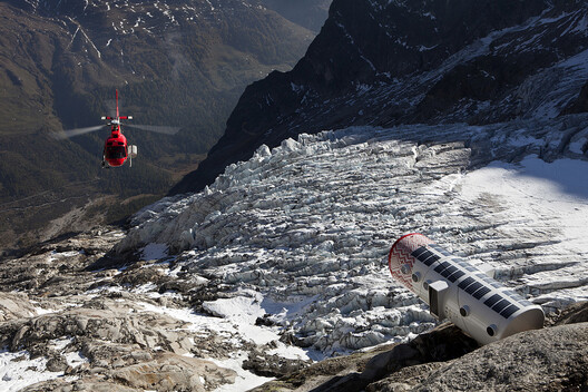 Above the Snowline: 11 Shelters Built at the Limits of Construction Above the Snowline: 11 Shelters Built at the Limits of Construction - Image 14 of 29
