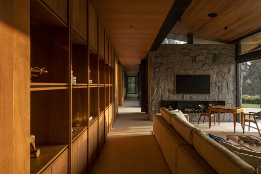 House in Los Cóndores / Malachowski Arquitectos House in Los Cóndores / Malachowski Arquitectos - Interior Photography, Living Room, Wood, Beam