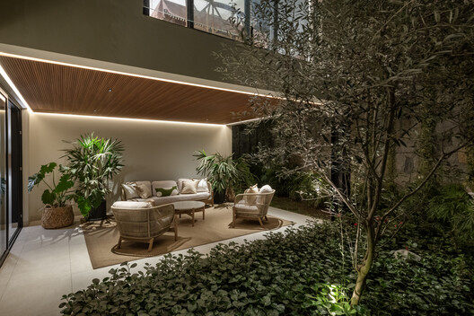 House in Los Cóndores / Malachowski Arquitectos House in Los Cóndores / Malachowski Arquitectos - Exterior Photography, Chair, Courtyard