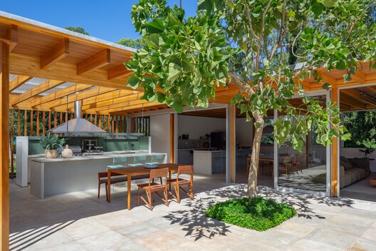 Casa Itu / Nitsche Arquitetos Casa Itu / Nitsche Arquitetos - Exterior Photography, Wood, Garden, Beam, Patio, Chair