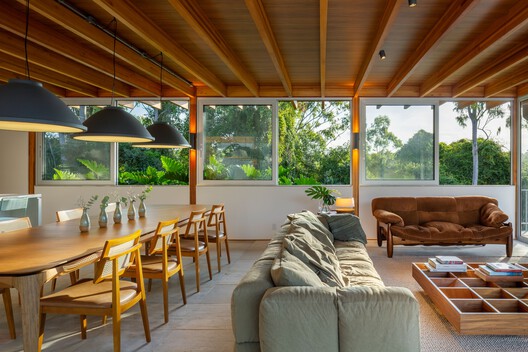Casa Itu / Nitsche Arquitetos Casa Itu / Nitsche Arquitetos - Interior Photography, Wood, Table, Chair, Sofa, Beam, Glass