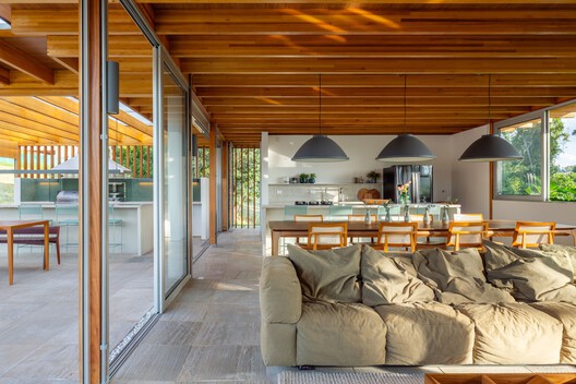 Casa Itu / Nitsche Arquitetos Casa Itu / Nitsche Arquitetos - Interior Photography, Living Room, Wood, Table, Chair, Beam