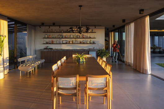 Enlevo Residence / Drucker Arquitetos Associados Enlevo Residence / Drucker Arquitetos Associados - Interior Photography, Dining room, Wood, Table, Chair