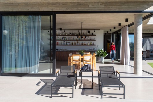 Enlevo Residence / Drucker Arquitetos Associados Enlevo Residence / Drucker Arquitetos Associados - Interior Photography, Wood, Chair, Concrete, Beam, Patio, Deck