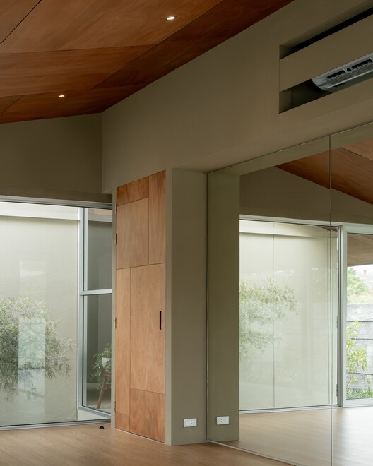 La Balance Clinic / Only Human La Balance Clinic / Only Human - Interior Photography, Wood, Glass, Beam