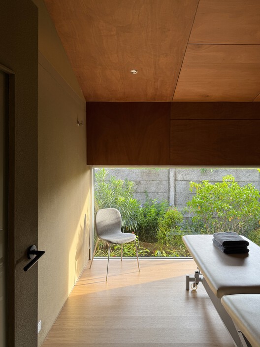 La Balance Clinic / Only Human La Balance Clinic / Only Human - Interior Photography, Wood, Lighting, Chair