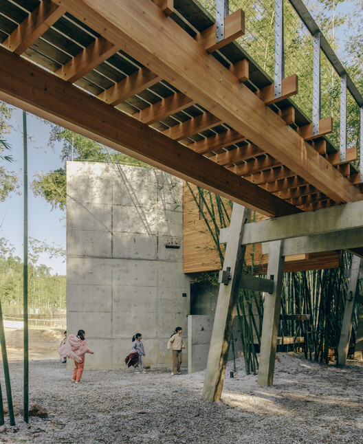Huizhou Vernacular Historic Bridges Micro-Museum / LUO studio - Interior Photography, Wood, Beam
