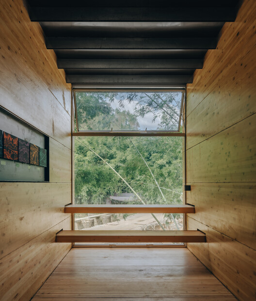 Huizhou Vernacular Historic Bridges Micro-Museum / LUO studio - Interior Photography, Wood