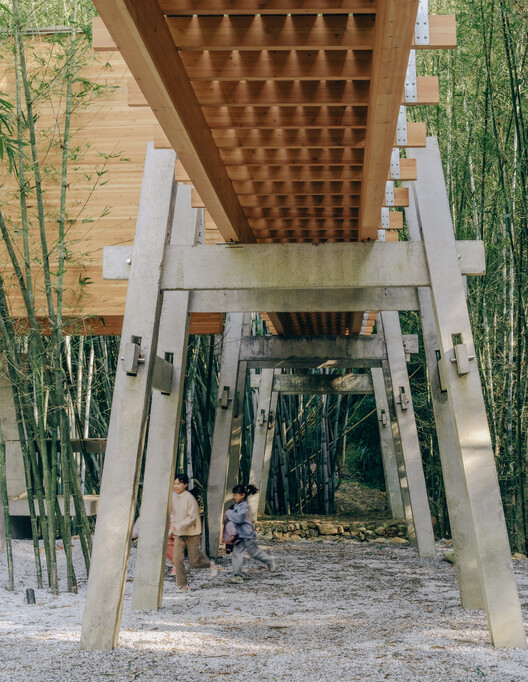 Huizhou Vernacular Historic Bridges Micro-Museum / LUO studio - Interior Photography, Wood, Beam