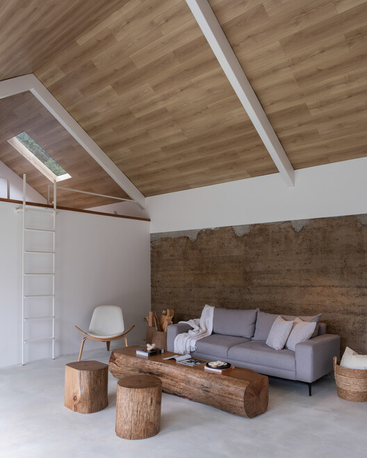 Florinda House / Alvariño & Felipe Arquitectos - Interior Photography, Living Room, Wood, Lighting, Chair, Beam