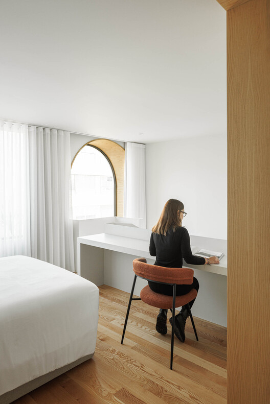Boavista 339 Residential Building / PAULO MERLINI architects Boavista 339 Residential Building / PAULO MERLINI architects - Interior Photography, Bedroom, Wood