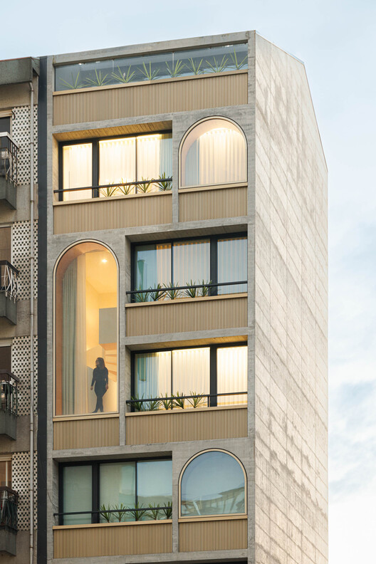 Boavista 339 Residential Building / PAULO MERLINI architects Boavista 339 Residential Building / PAULO MERLINI architects - Interior Photography, Kitchen, Balcony
