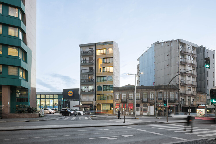 Boavista 339 Residential Building / PAULO MERLINI architects - Exterior Photography, Apartments, Facade