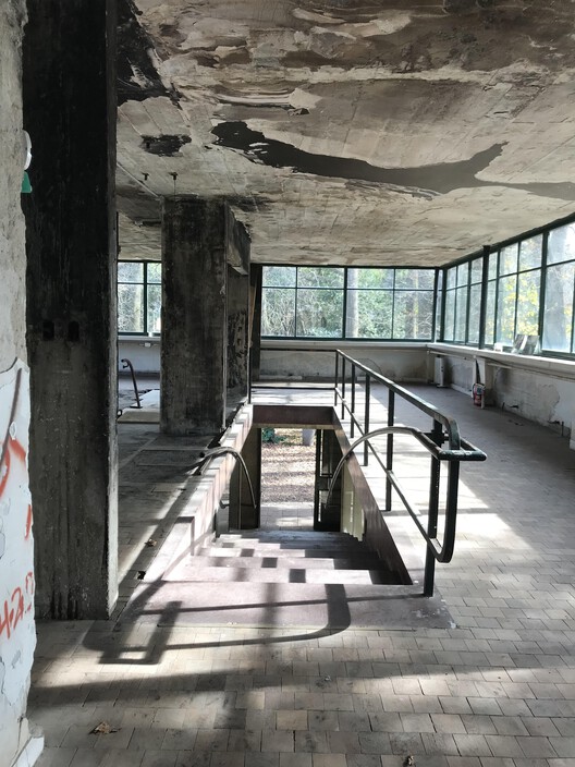 A House Above the Water: The Story of Amancio and Delfina Williams' Modernist Gem - Image 2 of 8