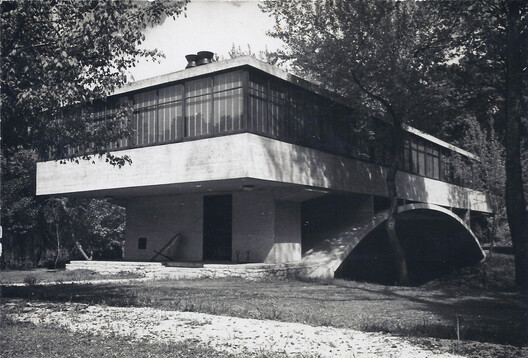 A House Above the Water: The Story of Amancio and Delfina Williams' Modernist Gem - Image 5 of 8