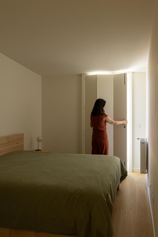 Costa Cabral Building / ATA - Atelier Tiago Antero + ENTRETEMPOS - Interior Photography, Bedroom, Wood, Bed, Lighting