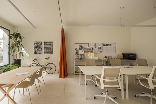 Costa Cabral Building / ATA - Atelier Tiago Antero + ENTRETEMPOS - Interior Photography, Dining room, Chair, Table