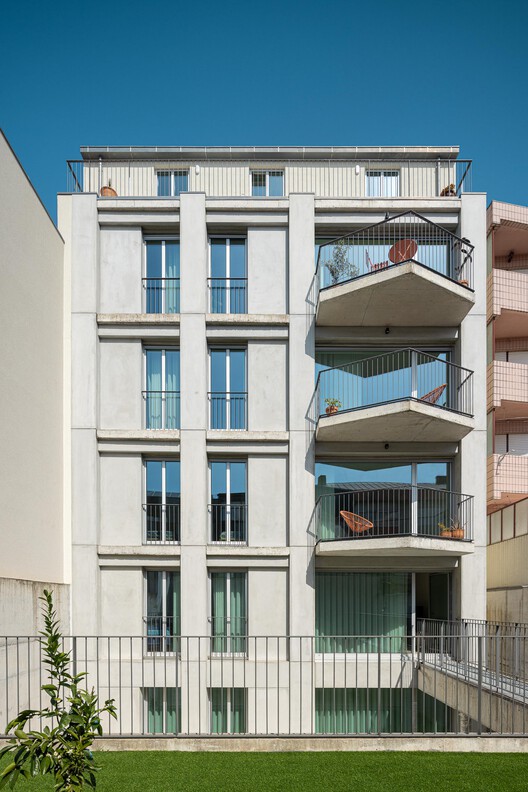 Costa Cabral Binası / ATA - Atelier Tiago Antero + ENTRETEMPOS - Dış Cephe Fotoğrafçılığı, Balkon