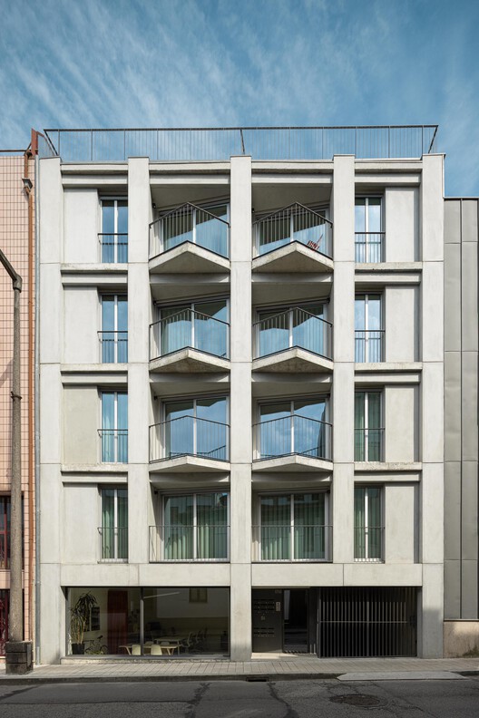 Edificio Costa Cabral / ATA - Atelier Tiago Antero + ENTRETEMPOS - Fotografía exterior, Balcón