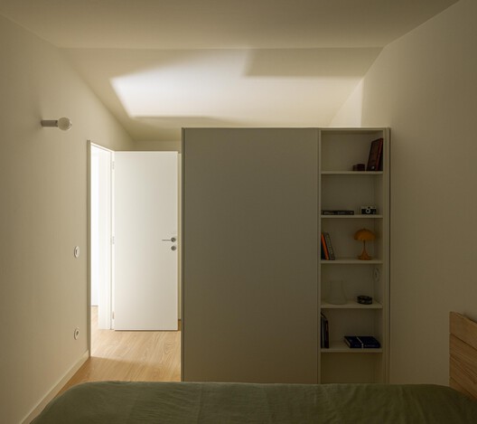 Costa Cabral Building / ATA - Atelier Tiago Antero + ENTRETEMPOS - Interior Photography, Wood, Lighting, Door, Bedroom, Bed